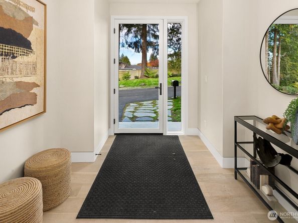 3949 A W Barrett Lane, Seattle WA 98199