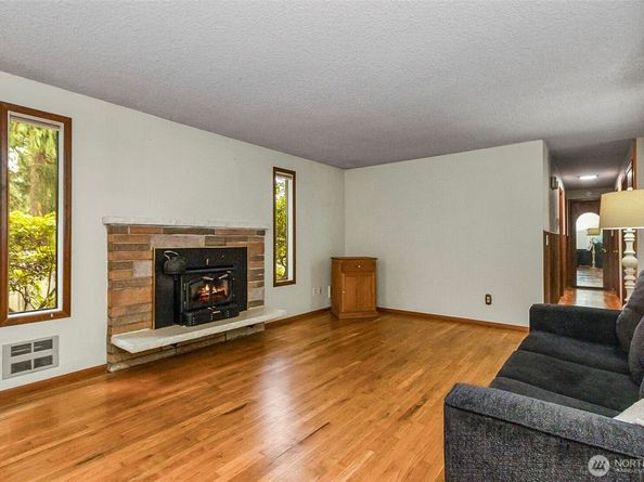 15729 Larch Way, Lynnwood WA 98087