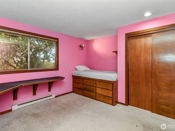 15729 Larch Way, Lynnwood WA 98087