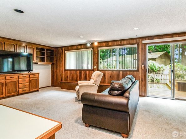 15729 Larch Way, Lynnwood WA 98087