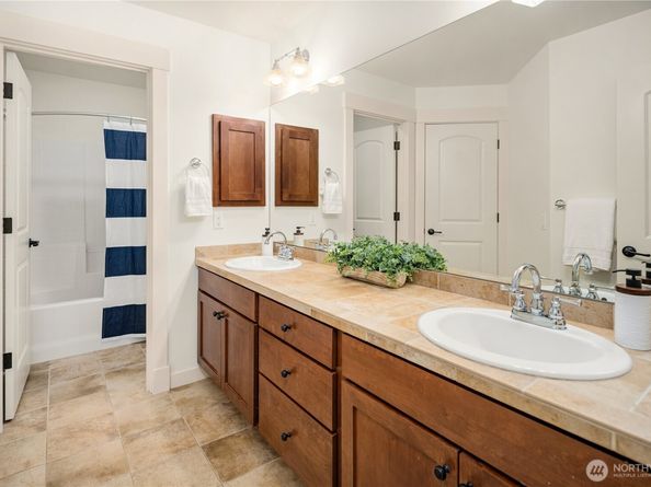 2884 258th Place SE, Sammamish WA 98075