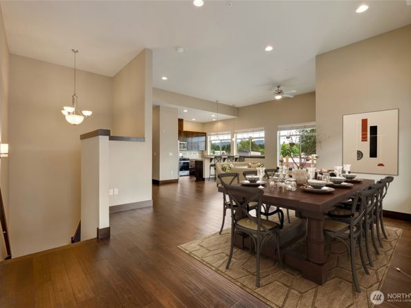 4020 NE 3rd Place B, Renton WA 98056