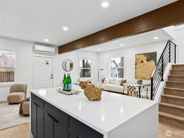 4002 Courtland Place S, Seattle WA 98118