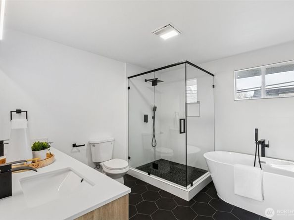 4002 Courtland Place S, Seattle WA 98118