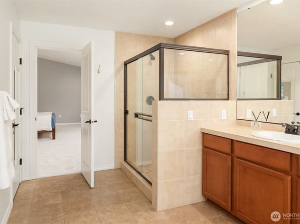 787 Hoquiam Place NE, Renton WA 98059