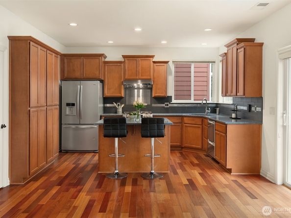 787 Hoquiam Place NE, Renton WA 98059