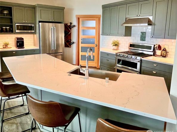 7940 Beach Drive E, Port Orchard WA 98366