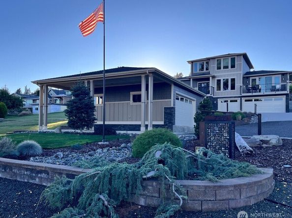 7940 Beach Drive E, Port Orchard WA 98366