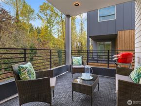 10626 E Riverside Dr, Bothell WA 98011