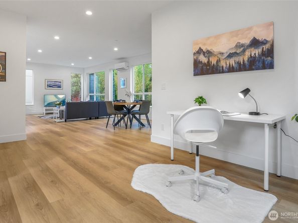 10626 E Riverside Dr, Bothell WA 98011