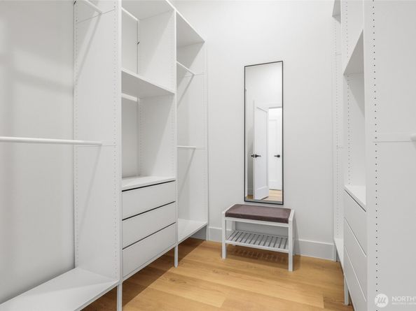 10626 E Riverside Dr, Bothell WA 98011