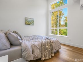 10626 E Riverside Dr, Bothell WA 98011