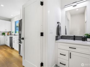 10626 E Riverside Dr, Bothell WA 98011