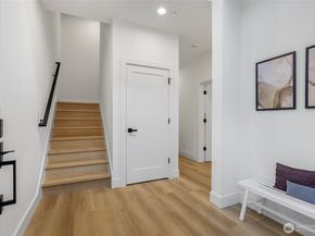 10626 E Riverside Dr, Bothell WA 98011