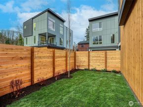 10626 E Riverside Dr, Bothell WA 98011