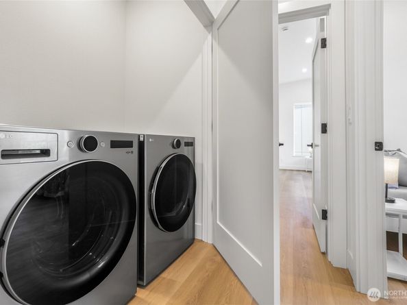 10626 E Riverside Dr, Bothell WA 98011