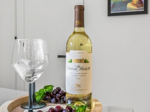 10626 E Riverside Dr, Bothell WA 98011