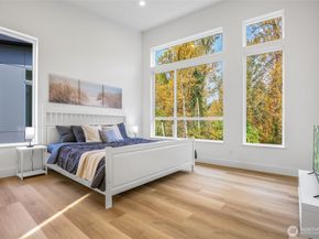 10626 E Riverside Dr, Bothell WA 98011