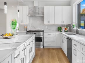 10626 E Riverside Dr, Bothell WA 98011