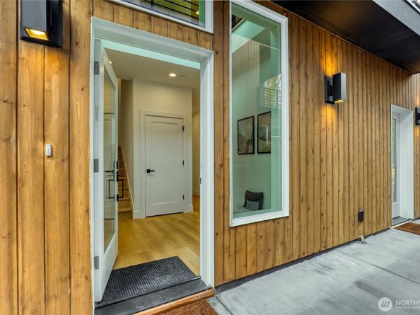 10626 E Riverside Dr, Bothell WA 98011