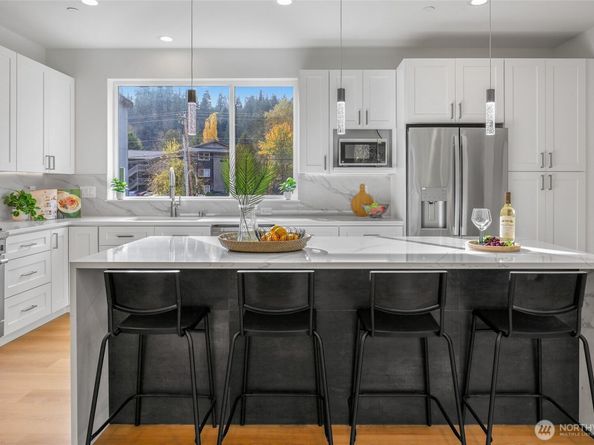 10626 E Riverside Dr, Bothell WA 98011