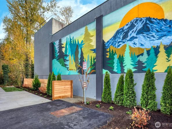 10626 E Riverside Dr, Bothell WA 98011