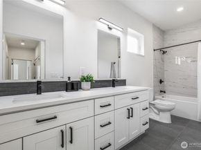 10626 E Riverside Dr, Bothell WA 98011