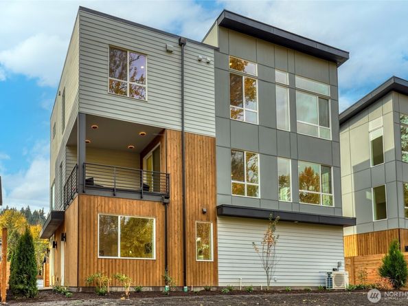 10626 E Riverside Dr, Bothell WA 98011