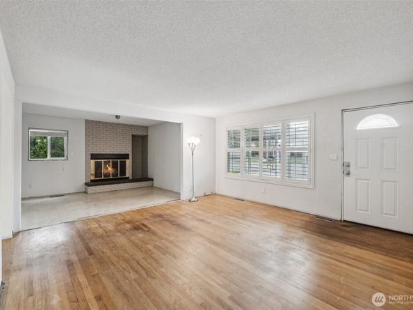 9321 Sharon Drive, Everett WA 98204