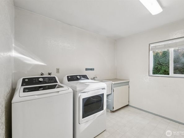 9321 Sharon Drive, Everett WA 98204