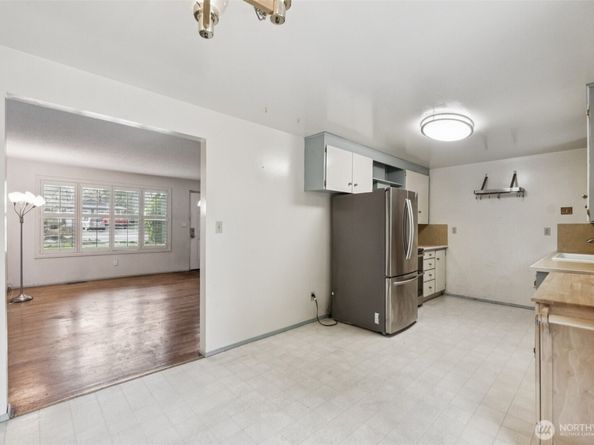 9321 Sharon Drive, Everett WA 98204