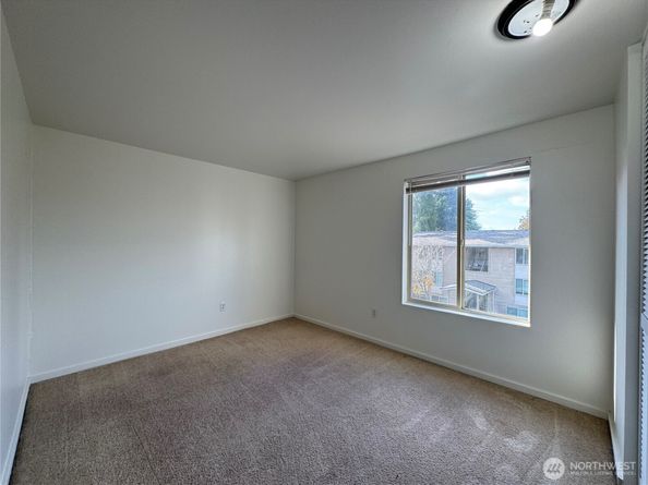 11006 NE 68th Street 829, Kirkland WA 98033