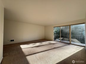 11006 NE 68th Street 829, Kirkland WA 98033