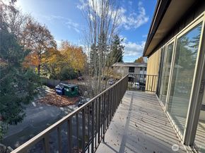 11006 NE 68th Street 829, Kirkland WA 98033