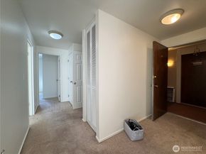 11006 NE 68th Street 829, Kirkland WA 98033