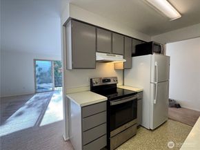 11006 NE 68th Street 829, Kirkland WA 98033