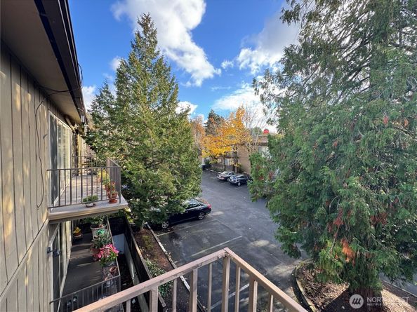 11006 NE 68th Street 829, Kirkland WA 98033