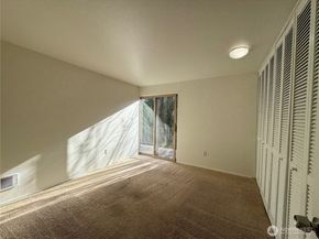 11006 NE 68th Street 829, Kirkland WA 98033