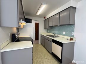 11006 NE 68th Street 829, Kirkland WA 98033