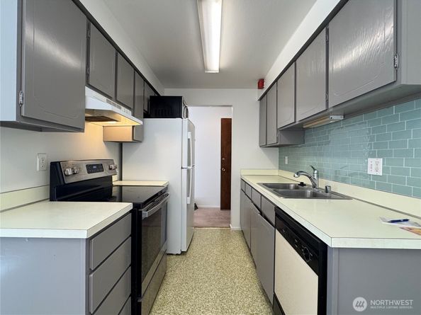 11006 NE 68th Street 829, Kirkland WA 98033