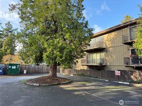 11006 NE 68th Street 829, Kirkland WA 98033