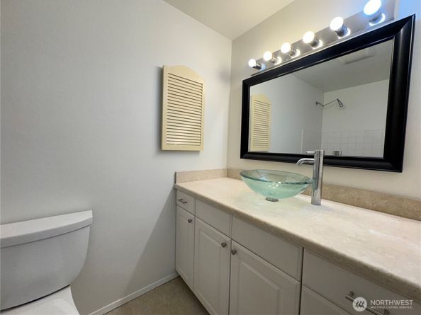 11006 NE 68th Street 829, Kirkland WA 98033