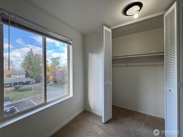 11006 NE 68th Street 829, Kirkland WA 98033