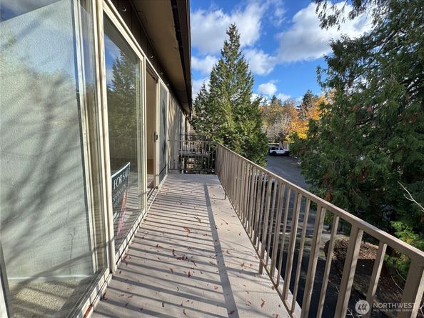 11006 NE 68th Street 829, Kirkland WA 98033