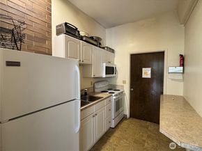 11006 NE 68th Street 829, Kirkland WA 98033