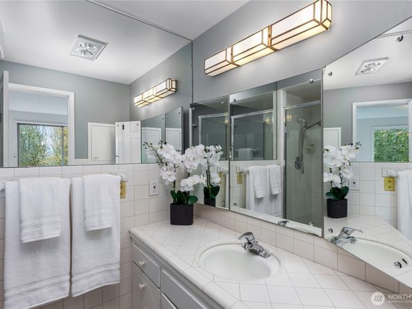 16521 NE 1st Place, Bellevue WA 98008