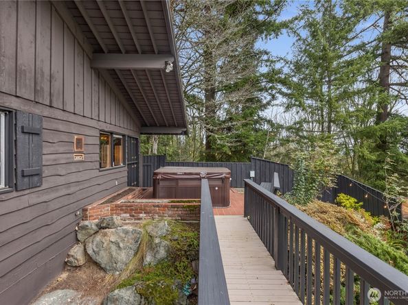 16521 NE 1st Place, Bellevue WA 98008