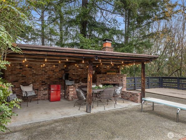 16521 NE 1st Place, Bellevue WA 98008