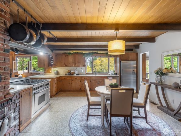 16521 NE 1st Place, Bellevue WA 98008