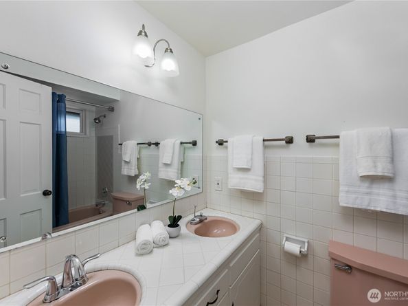 16521 NE 1st Place, Bellevue WA 98008